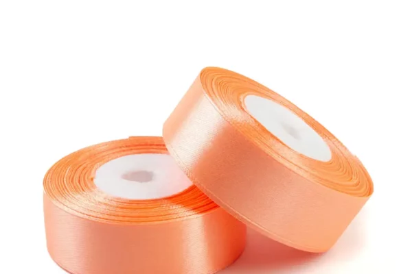 Атласная лента широкая: лучшие варианты для декора зала